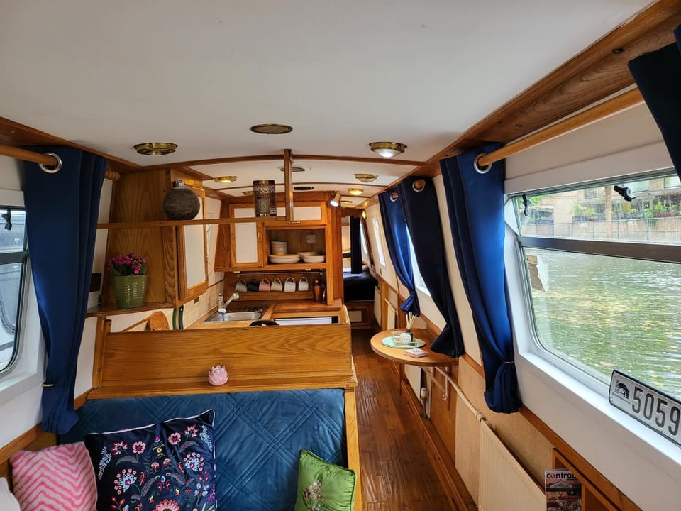 Cosy Canal Boat in Little Venice for Family & Friends Docked boat in City of Westminster