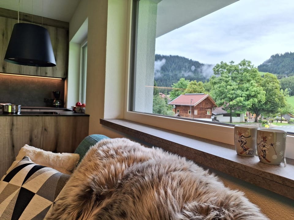Natural landscape, Kitchen or kitchenette, Living room, Seating area, Mountain view