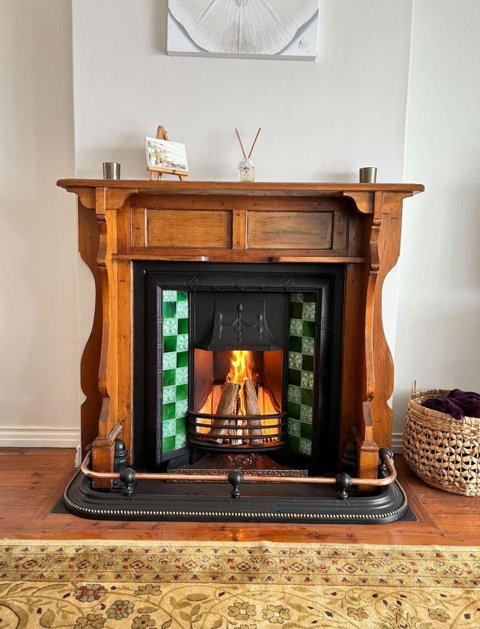 Living room, fireplace, heating