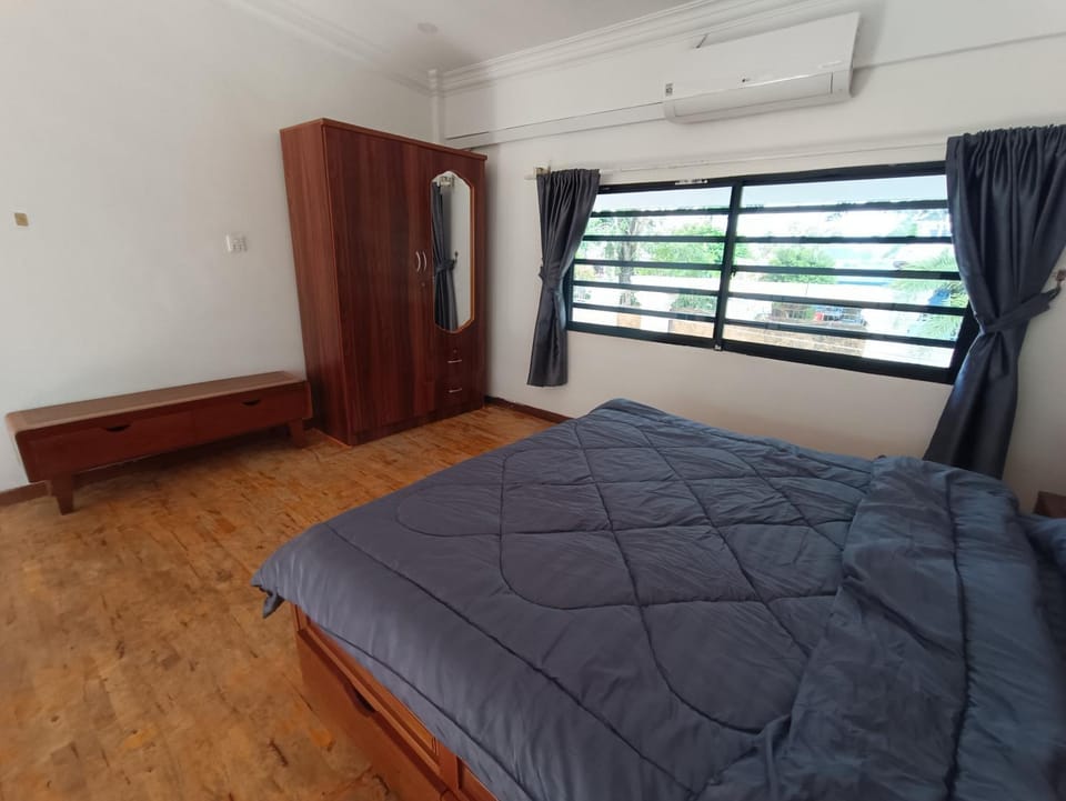 Bed, Photo of the whole room, Bedroom, wardrobe, air conditioner