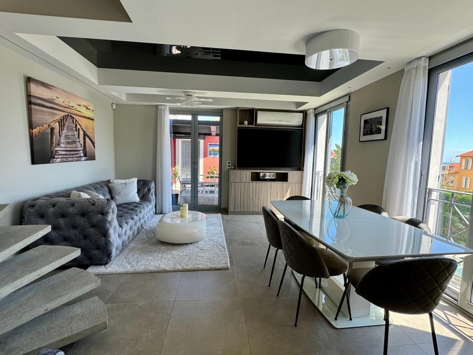 TV and multimedia, Living room, Dining area