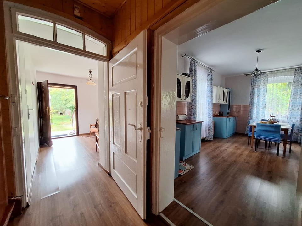 Kitchen or kitchenette, Seating area, Dining area