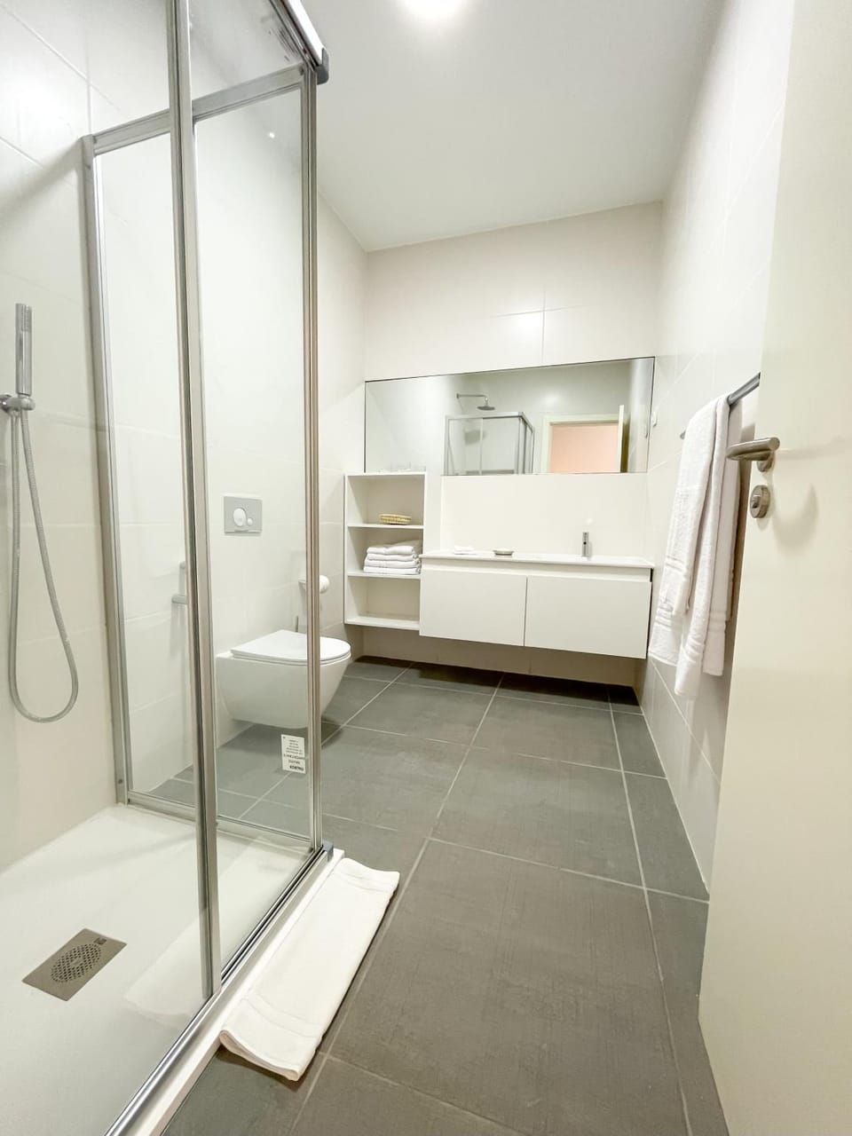 Shower, Bathroom, towels