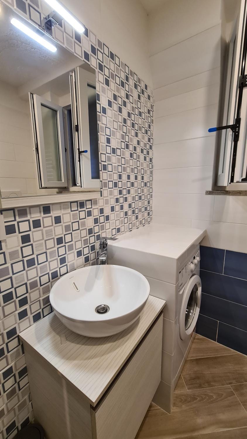 Bathroom, washing machine