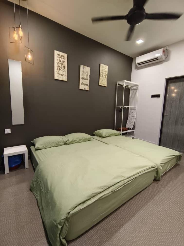 Bed, Bedroom, fireplace, air conditioner