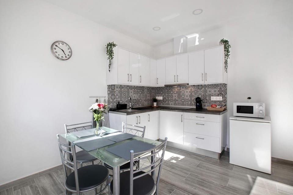 Property building, Kitchen or kitchenette, Living room