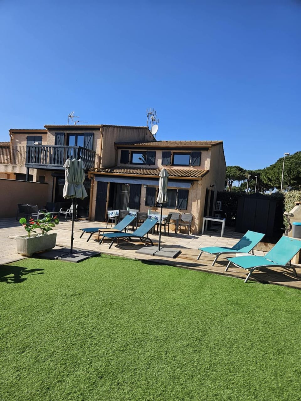 Tout confort 8p piscines toboggans plage à pied jacuzzi privé House in Portiragnes