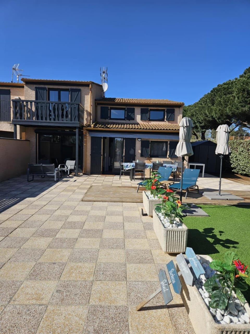 Tout confort 8p piscines toboggans plage à pied jacuzzi privé House in Portiragnes