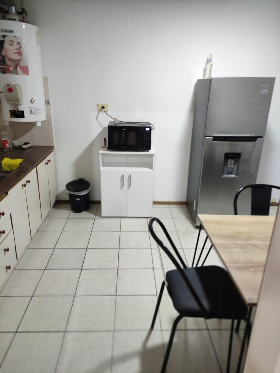 Kitchen or kitchenette, Dining area, minibar, pet friendly