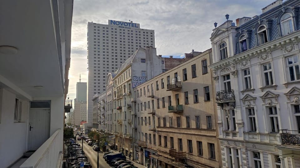 Property building, Neighbourhood, City view, Street view, Location, Parking