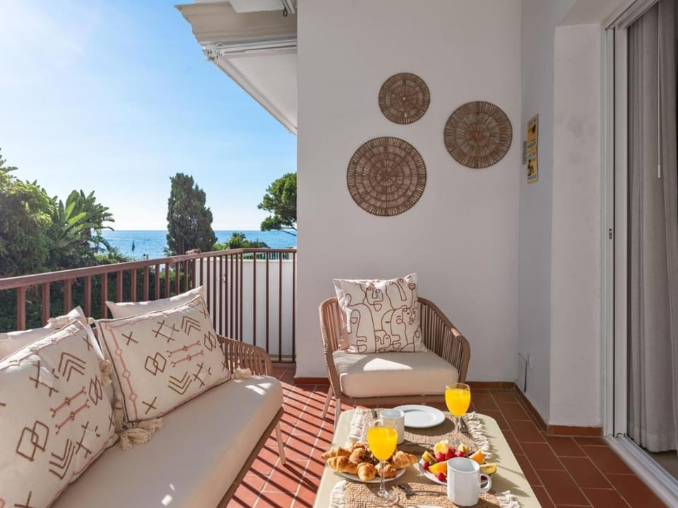 Apartamento junto al mar ref 6 120 Apartment in Marbella
