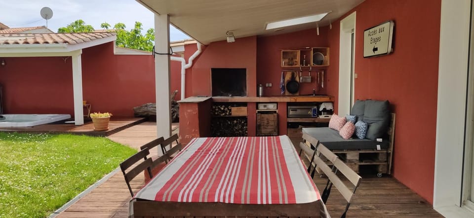 Maison Floirac 6 personnes avec spa House in Nouvelle-Aquitaine