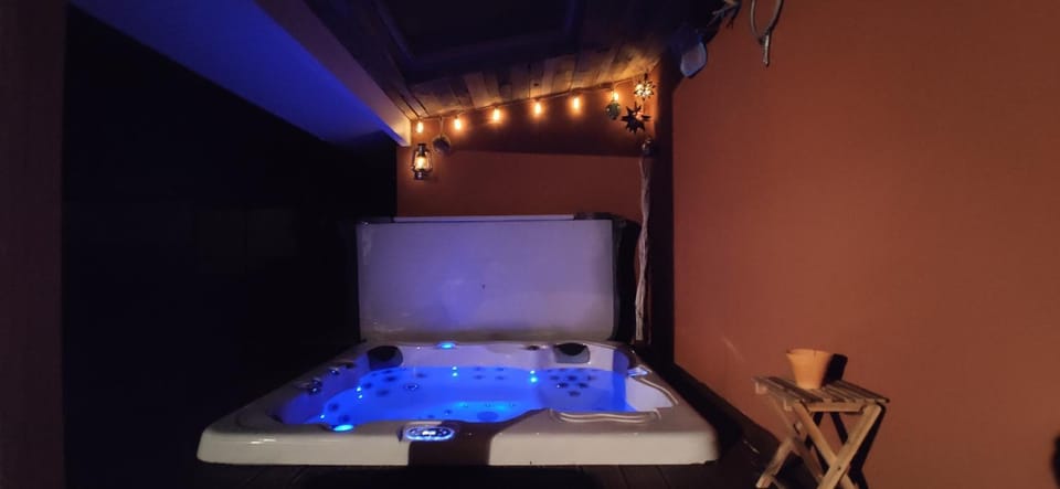 Hot Tub, Spa and wellness centre/facilities