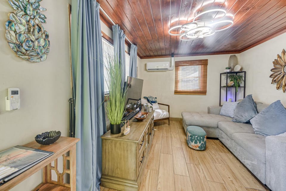 2 Blocks to Sand! Breezy Atlantic Beach Escape Apartment in Myrtle Beach