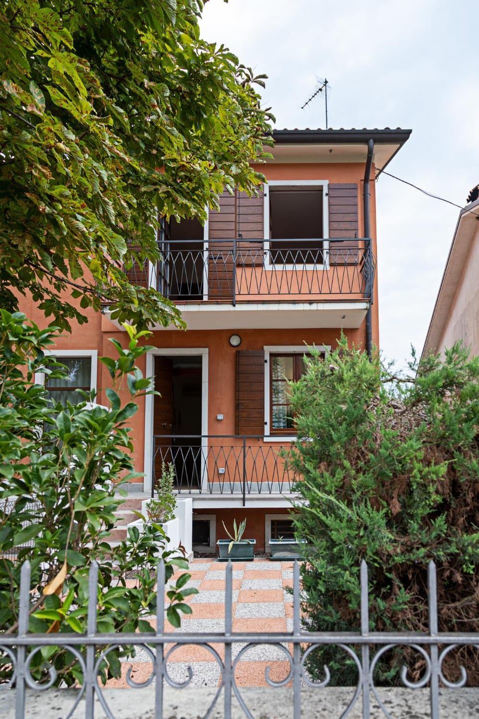 Property building, Facade/entrance, Off site