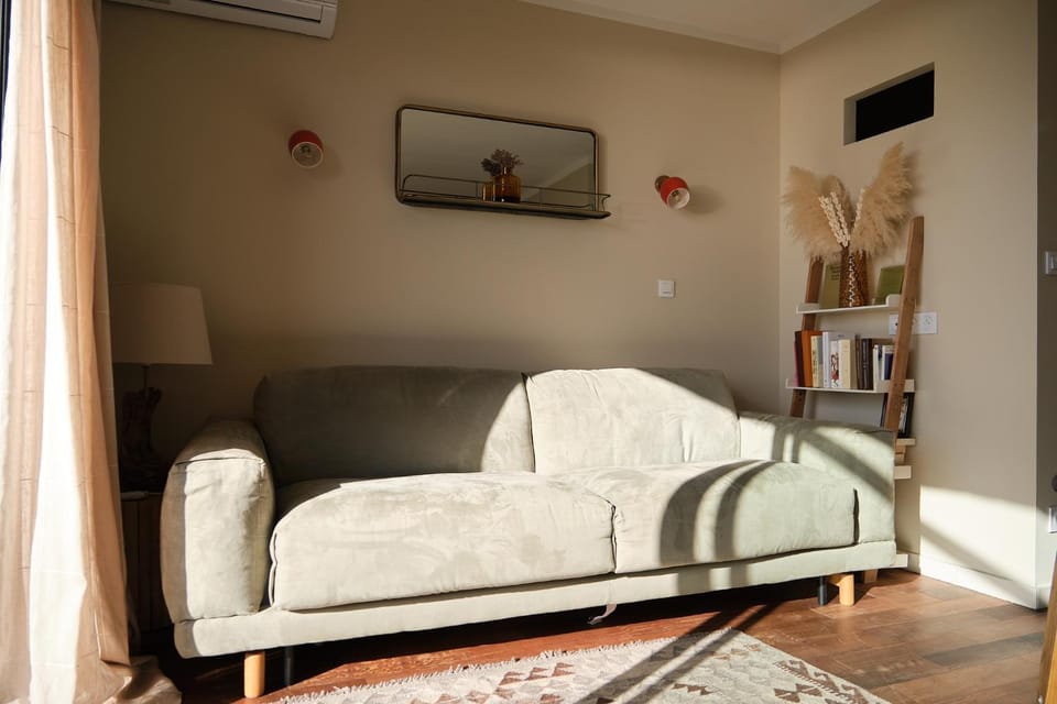 Bed, Living room