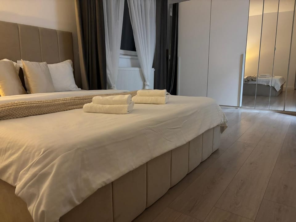 Bed, Bedroom, wardrobe