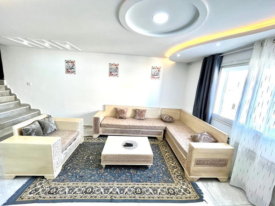 Living room, Seating area