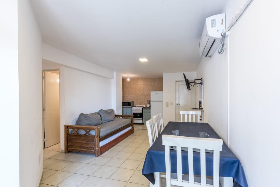 Bed, TV and multimedia, Kitchen or kitchenette, Living room, Photo of the whole room, Seating area, Dining area, air conditioner