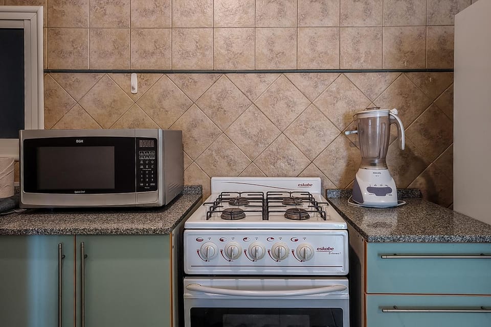 Coffee/tea facilities, Kitchen or kitchenette, minibar, pet friendly, stove, toaster