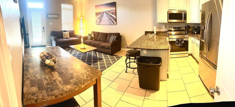 Kitchen or kitchenette, Living room, Seating area, Dining area, minibar, pet friendly, stove