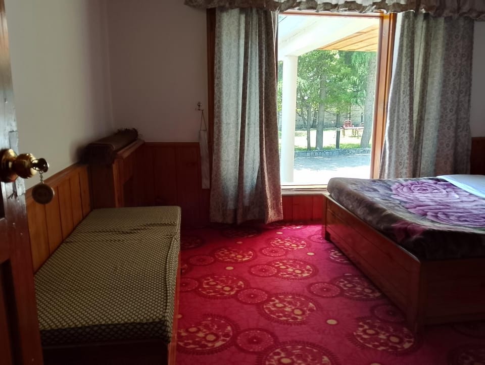 Bed, Bedroom, Garden view