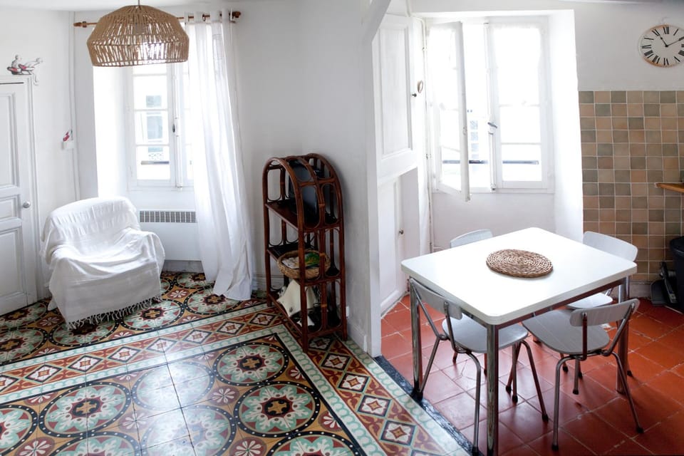 Seating area, kitchen