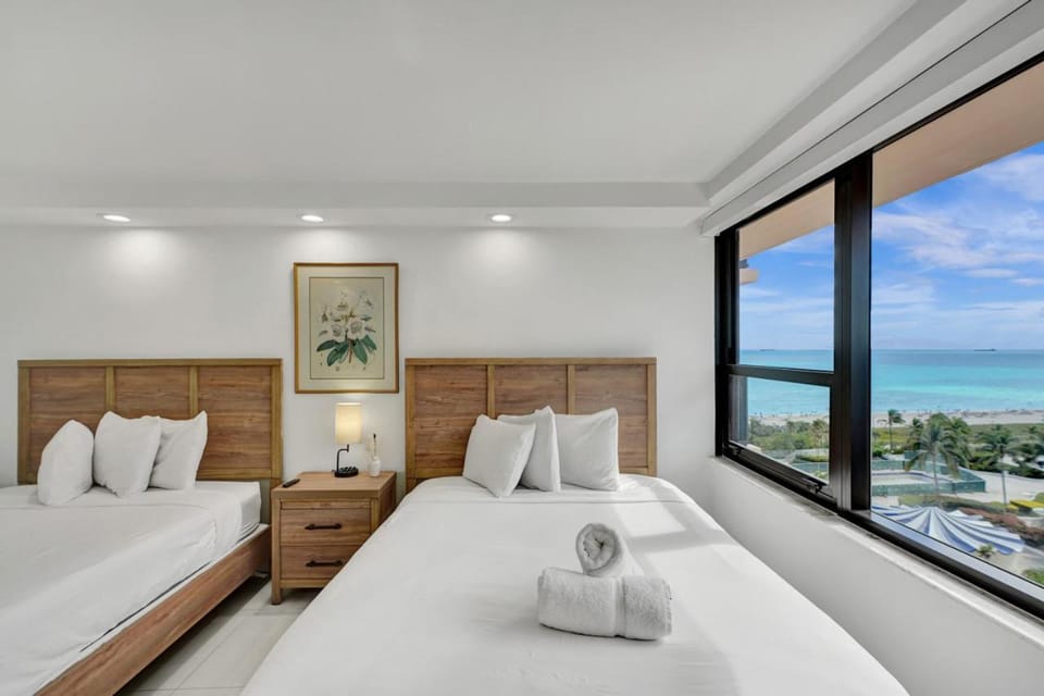 Amazing Ocean View Condo Beach Service 1111 Apartment in Miami Beach
