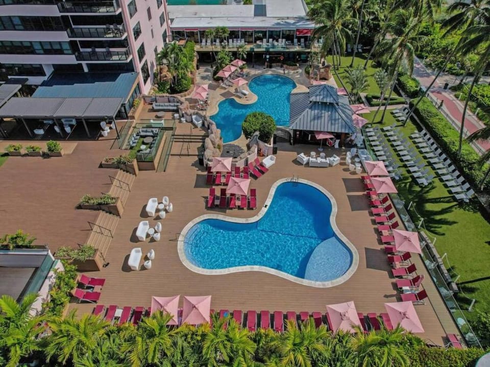 Property building, Pool view, Swimming pool