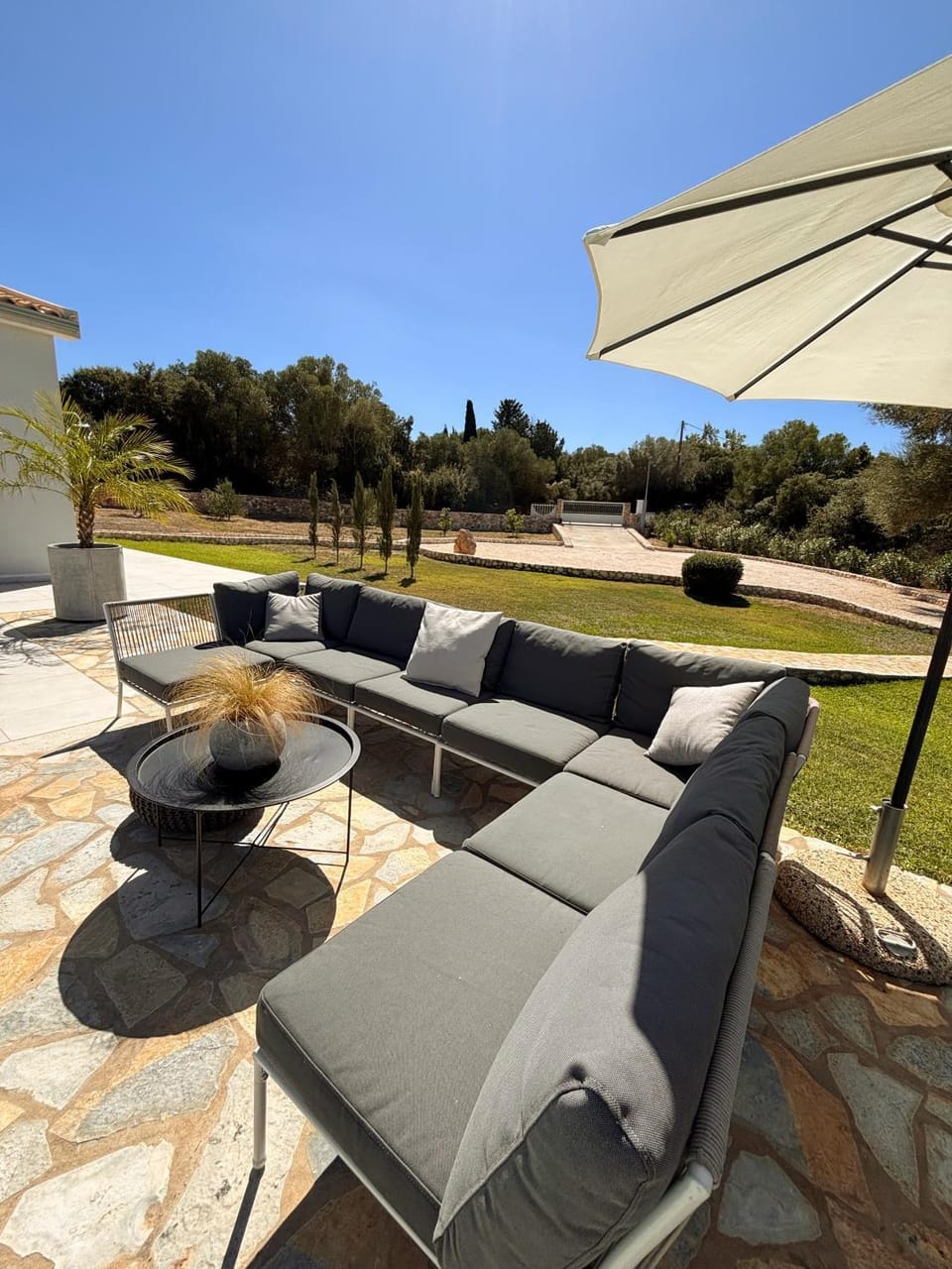 Natural landscape, Garden, Seating area, Garden view, Parking, sunbed