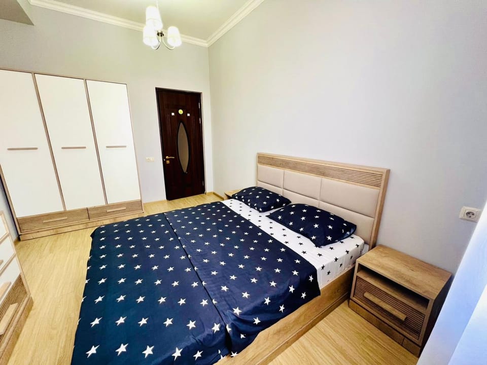 New Building Luxury and Large Apartment in Center with Balcony + Amazing View, Near Opera & Norther Avenue Apartment in Yerevan