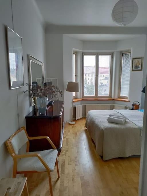 Top-floor studio, near park & sea, great transit Apartment in Helsinki