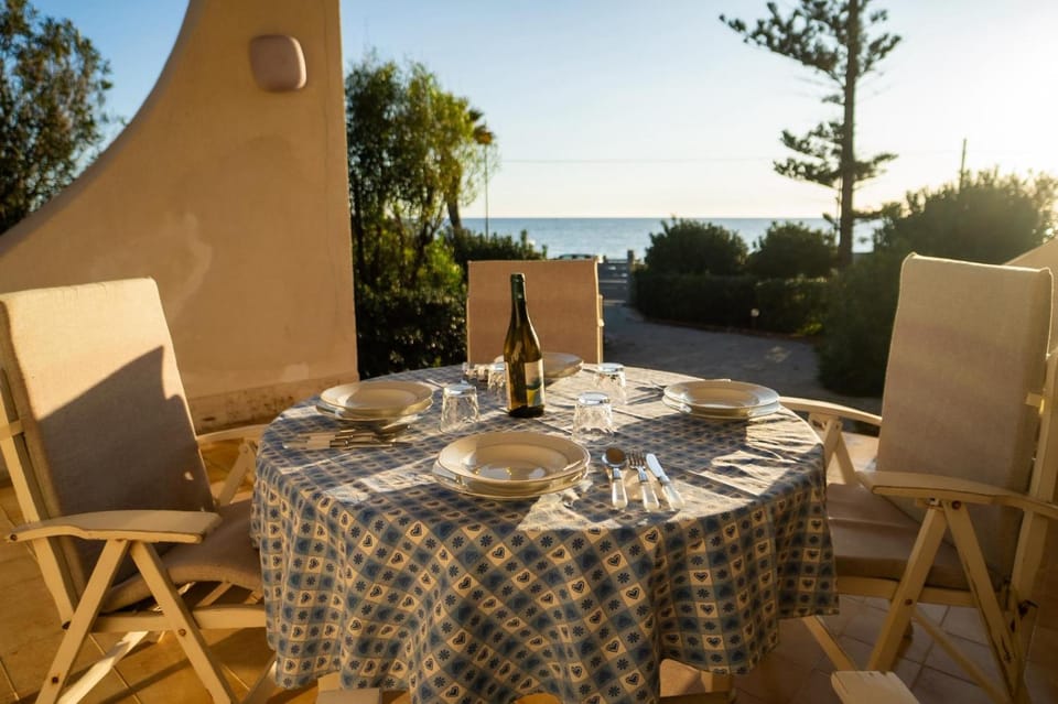 Day, Natural landscape, Dining area, Sea view