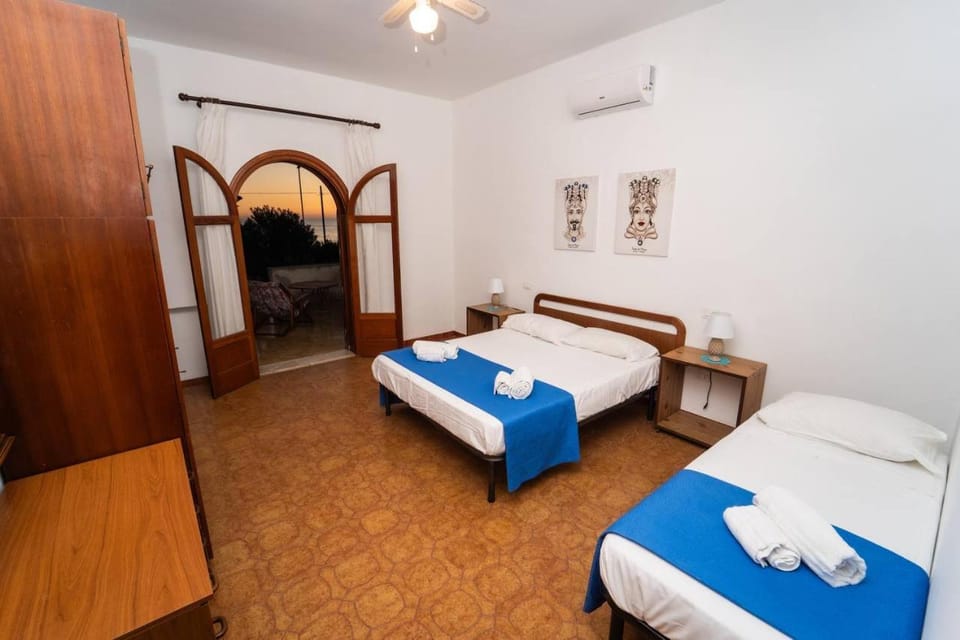 Solarium, Balcony/Terrace, Bedroom, Sunset, towels, air conditioner