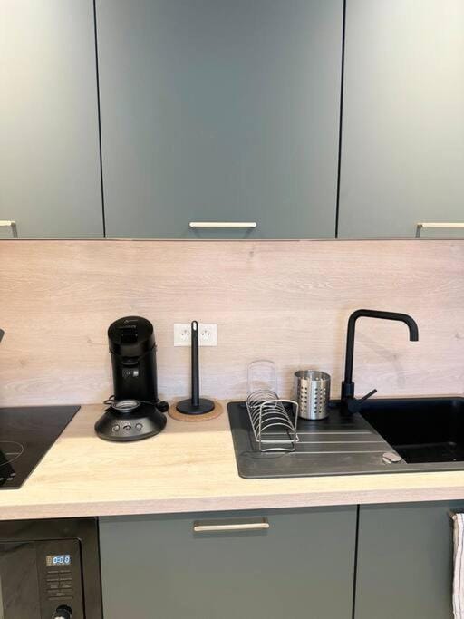 / /Sacré studio/ /wifi/ /parking privé Apartment in Auvergne-Rhône-Alpes