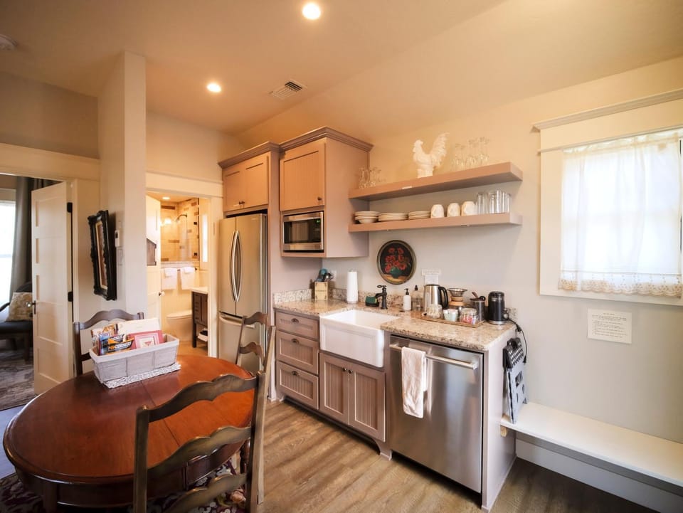 RedTail Inn - 3 Suites Sleeps up to 12 House in Ashland