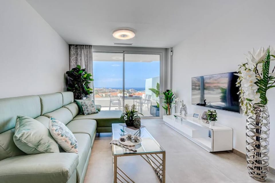 Luxury apartment. Heated Pool. AC. Ocean view! Apartment in Costa Adeje