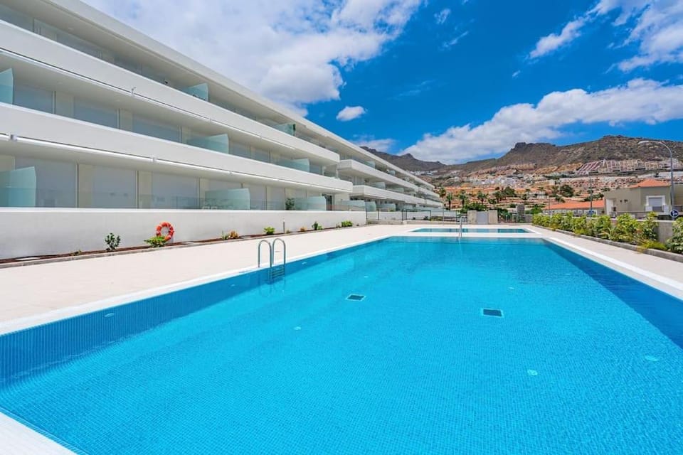 Luxury apartment. Heated Pool. AC. Ocean view! Apartment in Costa Adeje