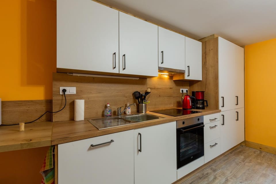 Kitchen or kitchenette, Living room