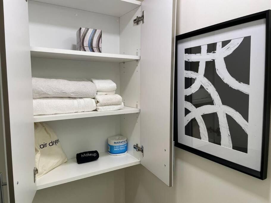 Bright Top Floor-Elevator-Walk Downtown-Laundry Apartment in Walnut Creek