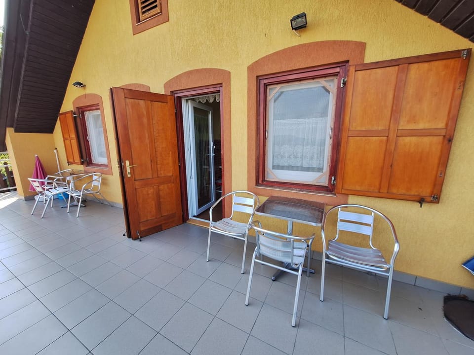 BALATONHEGYVIDÉKI APARTMAN Apartment in Hungary