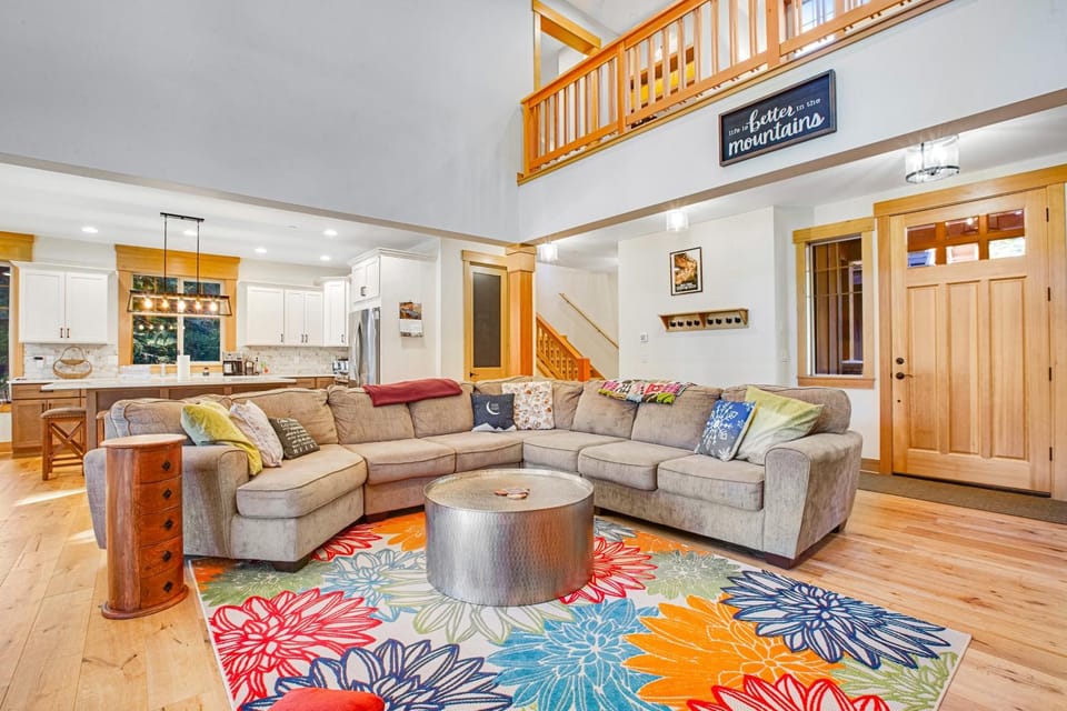 Snowberry Lodge House in Kittitas County