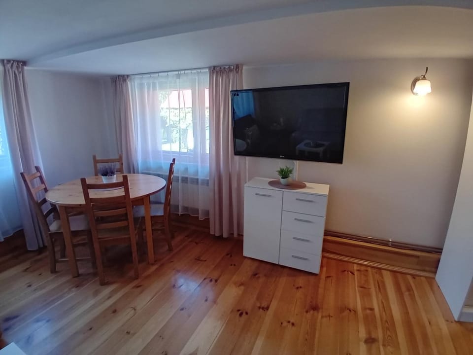 Communal lounge/ TV room, TV and multimedia, Living room