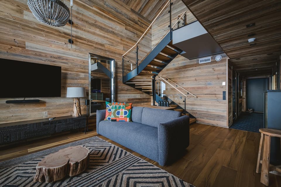 TV and multimedia, Living room, Seating area, Evening entertainment