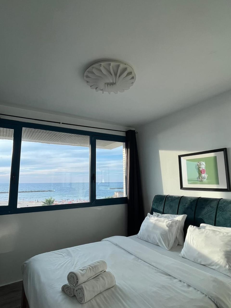 Bed, Photo of the whole room, Bedroom, towels