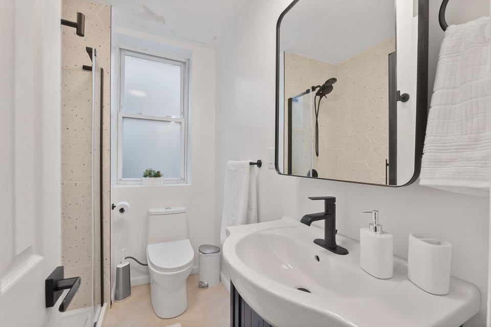 Toilet, Bathroom, towels