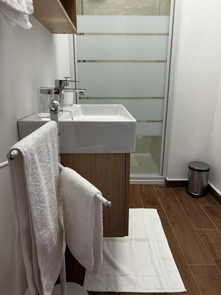 Bathroom, towels