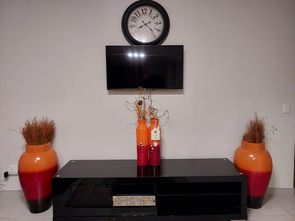 Communal lounge/ TV room, TV and multimedia, Evening entertainment