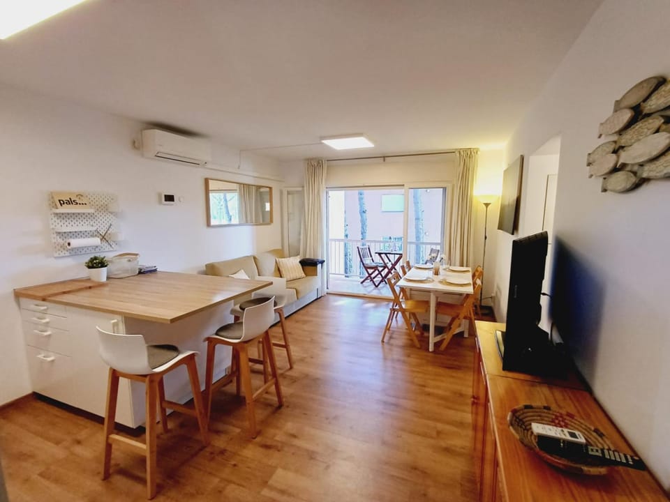 Apartamento con piscina y wifi cerca de la playa Apartment in Baix Empordà