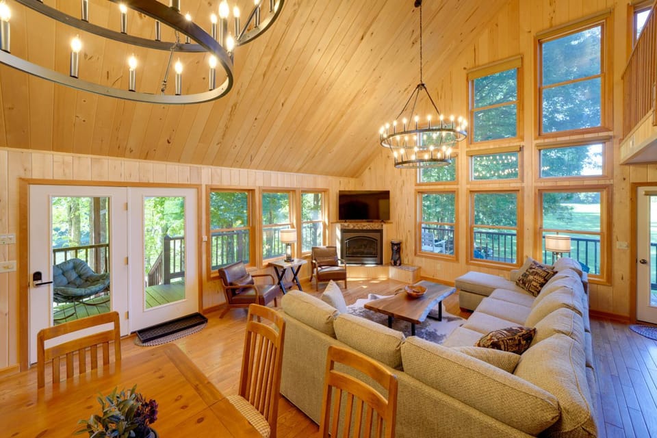 Riverfront West Virginia Cabin w/ Screened-In Deck Cabin in Shenandoah Valley